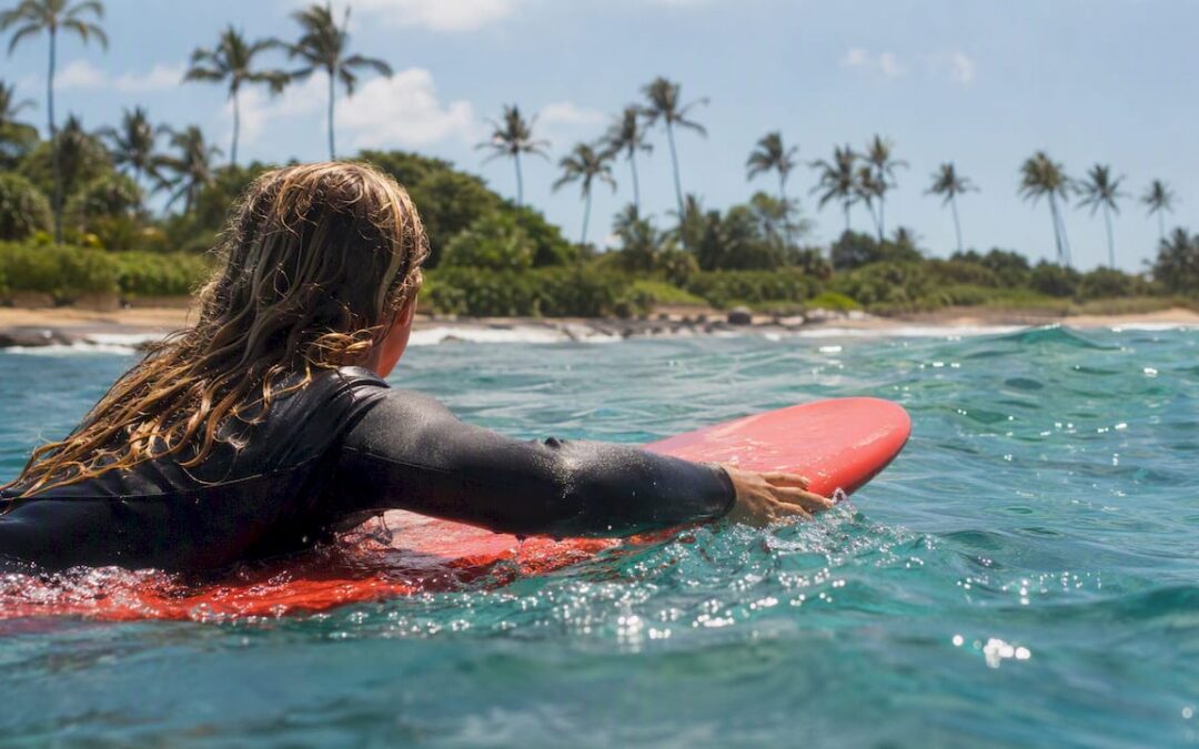 Beginner Surfing in Hawaii: Best Spots, Timing & Lessons